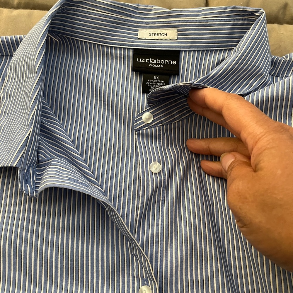 Liz Claiborne Woman’s Blue Pinstripe Shirt - Picture 8 of 13